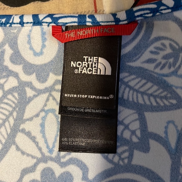 The North Face Women’s Tshirt - Picture 2 of 2